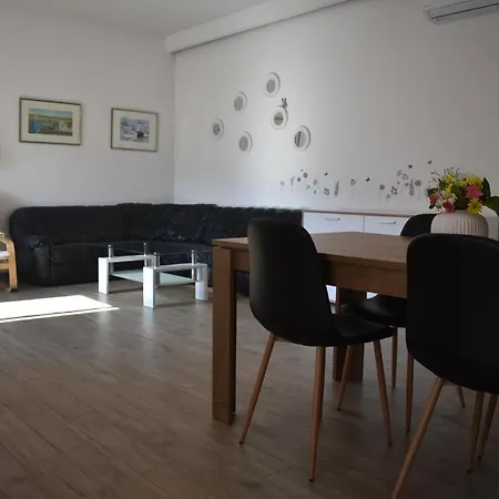 House Tina Vikendica
